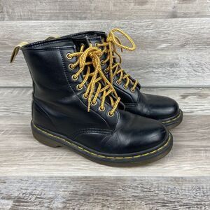 Dr. Martins Women's Boots Size 8 Black Boots (New black/white laces not shown.)